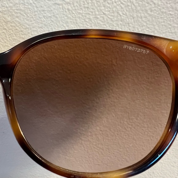 Burberry sunglasses with case - Picture 7 of 11